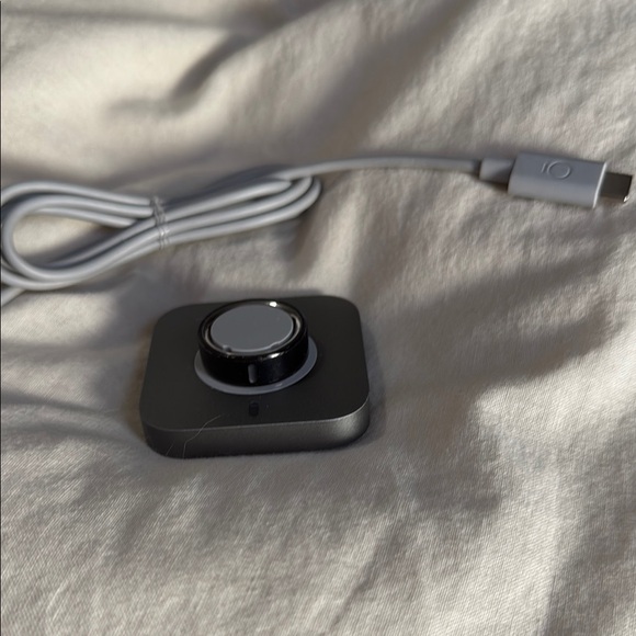 Oura Ring 4 Black Size 9 with charging port/cord - Picture 1 of 2